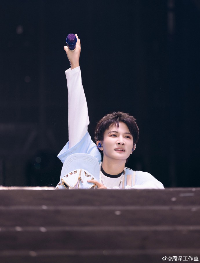 不舍 【@weibo-charlie-studio】
