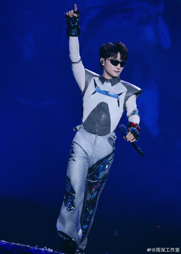 请我不改 【@weibo-charlie-studio】