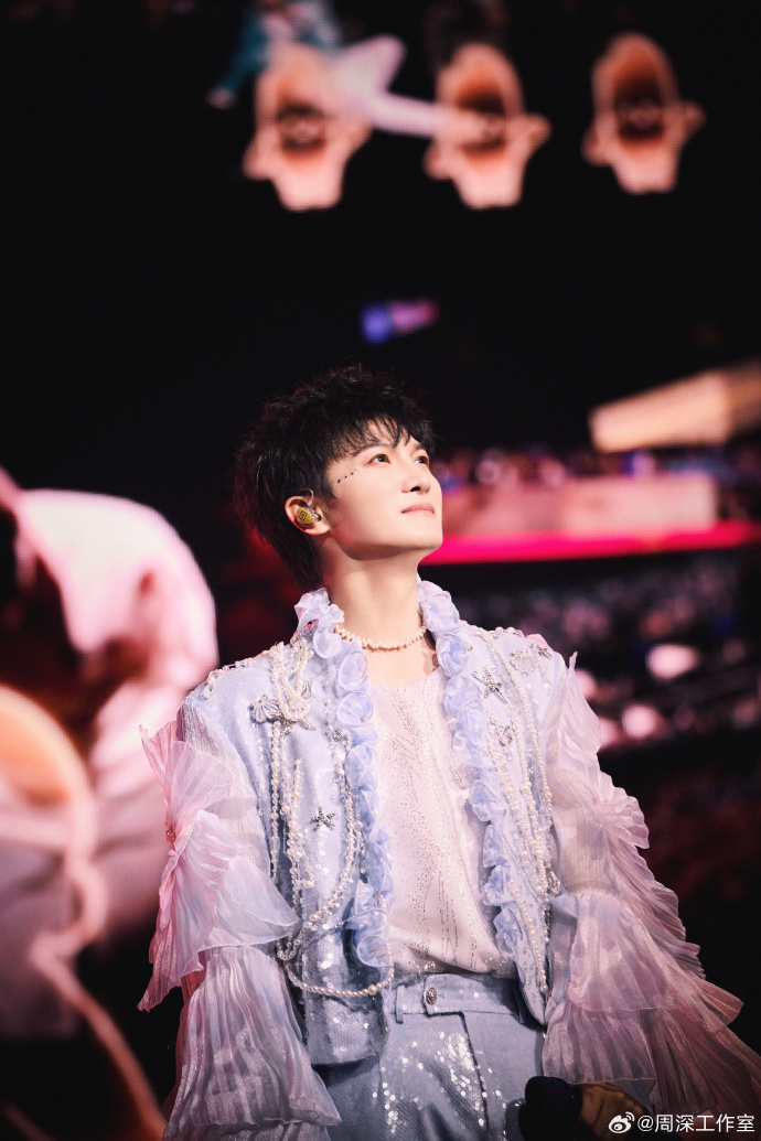 我以渺小爱你【@weibo-charlie-studio-2025】
