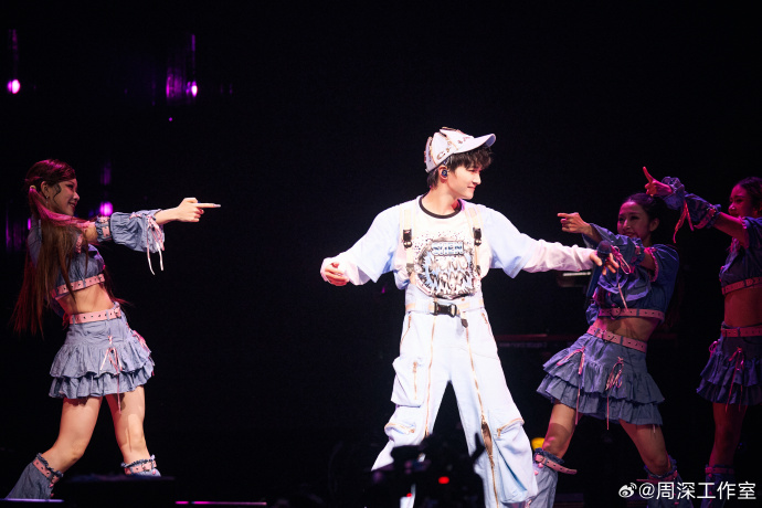 脑袋放空,吹吹海风【@weibo-charlie-studio-2025】